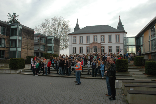 Ubung Der Freiwilligen Feuerwehr Johannisberg An Der Ish Brandfall Im Internat Und Schuler Bergung Aus Dem 2 Stockwerk Internatsschule Schloss Hansenberg